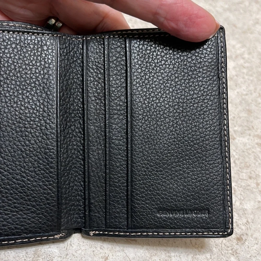BNWOT DESIGNER BLACK PEBBLE SOFT LEATHER TRI-FOLD WALLET